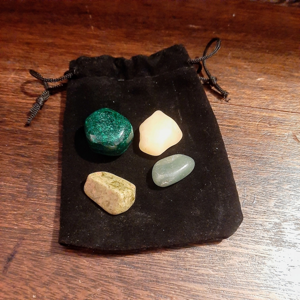 Crystals Set With Drawstring Bag - Picture 3 of 6